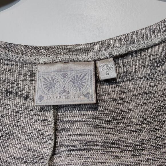 Dantelle Women's Sz S Gold Metallic Long Sleeve Shirt High Low Hem Round Neck - Picture 3 of 5